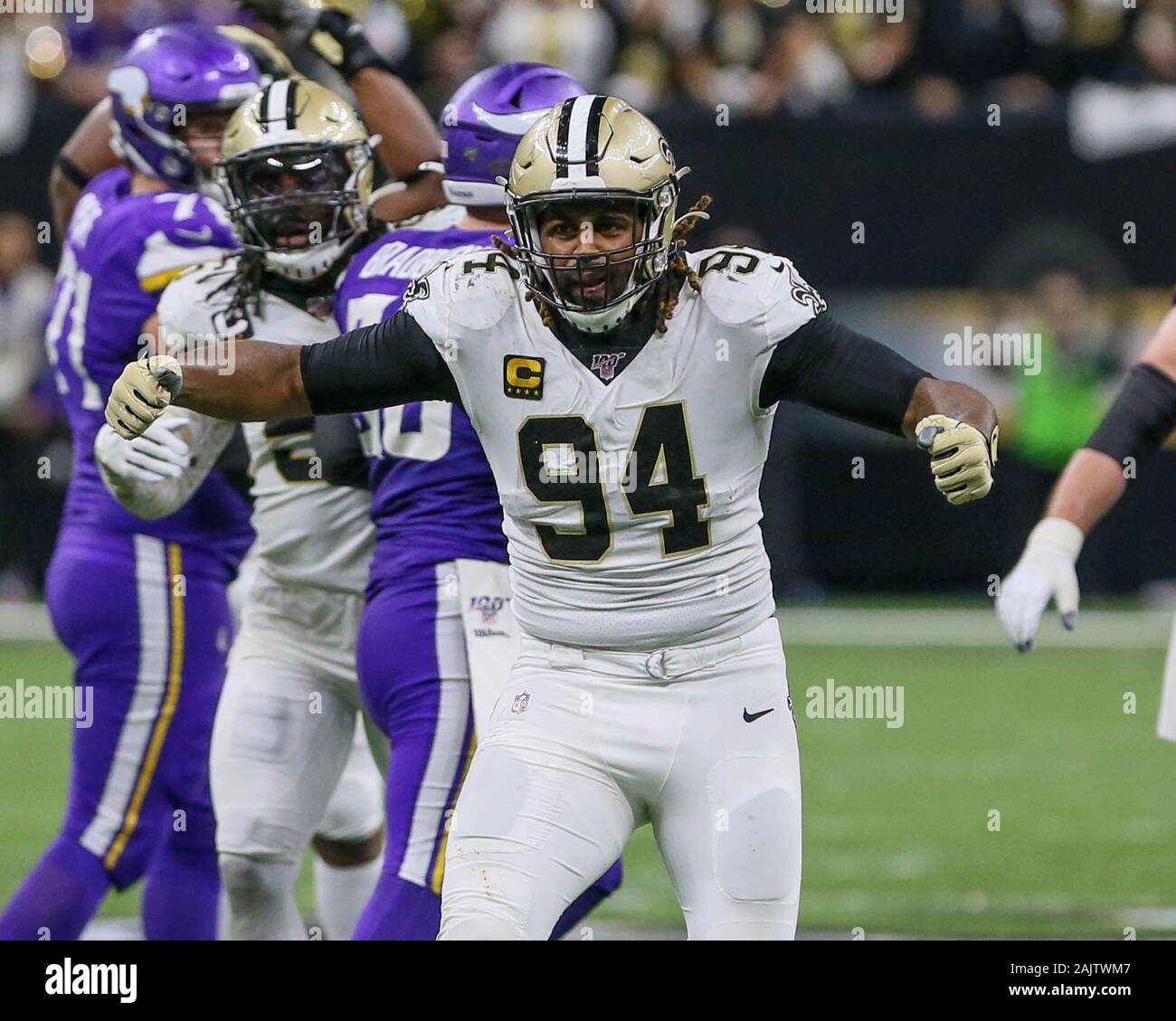 New Orleans, LA, USA. 5Th Jan, 2020. New Orleans Saints défensive fin Cam Jordanie (94) célèbre après le limogeage du quart-arrière de la NFL au cours de Wild Card série éliminatoire entre les New Orleans Saints et les Minnesota Vikings à la Mercedes Benz Superdome de New Orleans, LA. Jonathan Mailhes/CSM/Alamy Live News Banque D'Images