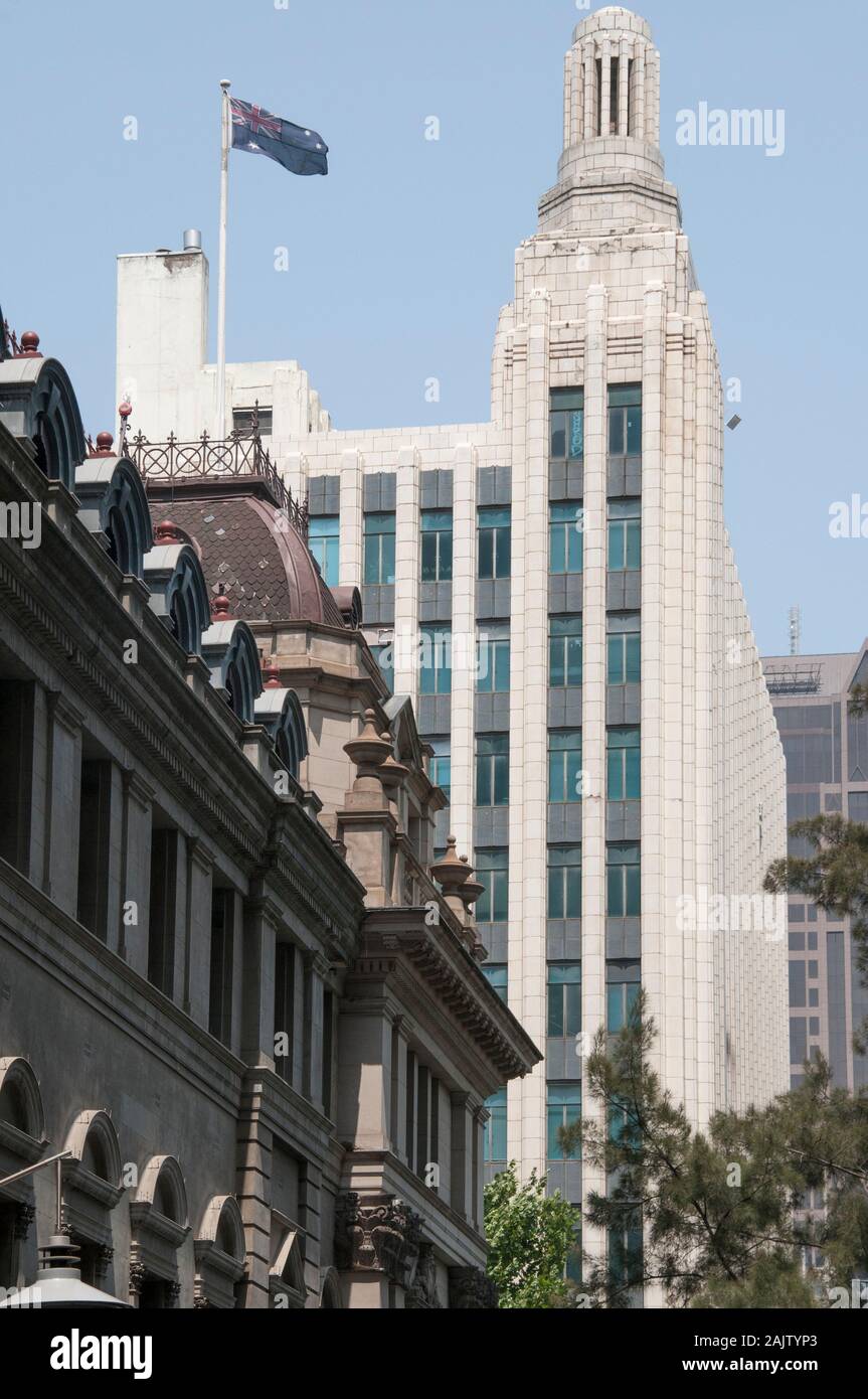 Melbourne's Century Building (1938-1940) sur Swanston St a été créé par l'architecte Marcus Barlow dans un style vertical Streamline Moderne Banque D'Images