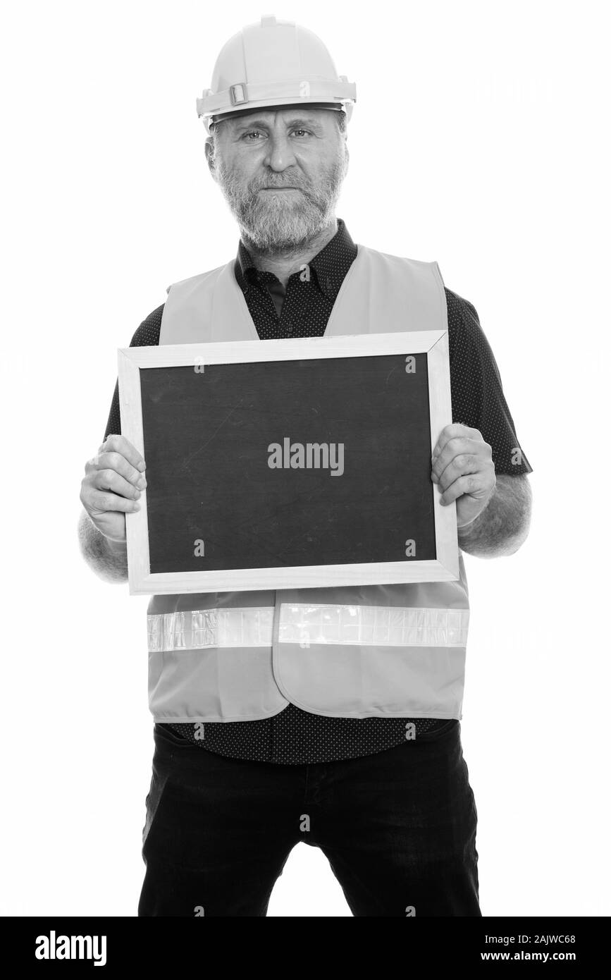 Homme barbu d'âge mûr construction worker montrant tableau noir Banque D'Images