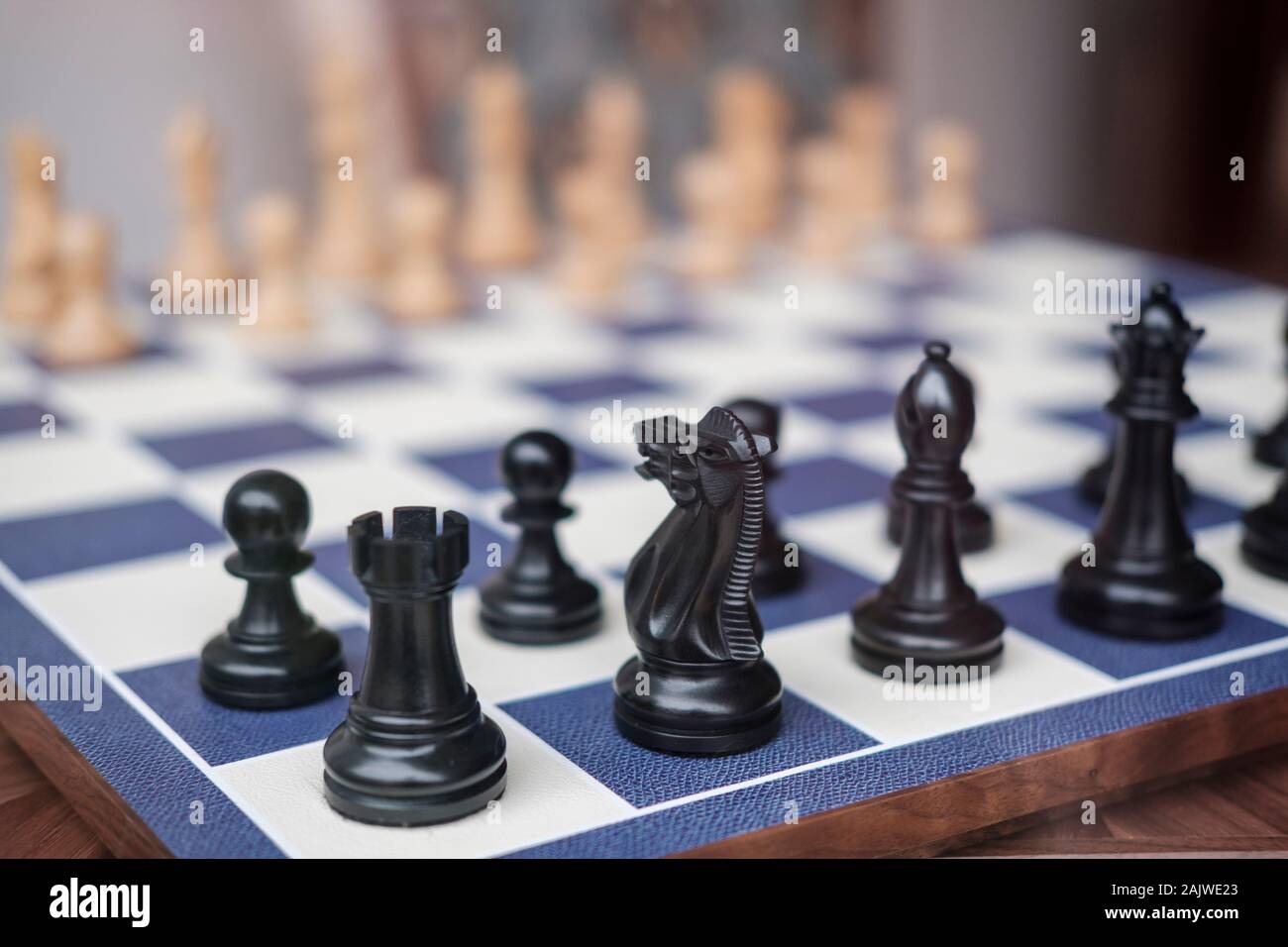 Conseil d'échecs en bois de luxe et pièces - selective focus Banque D'Images