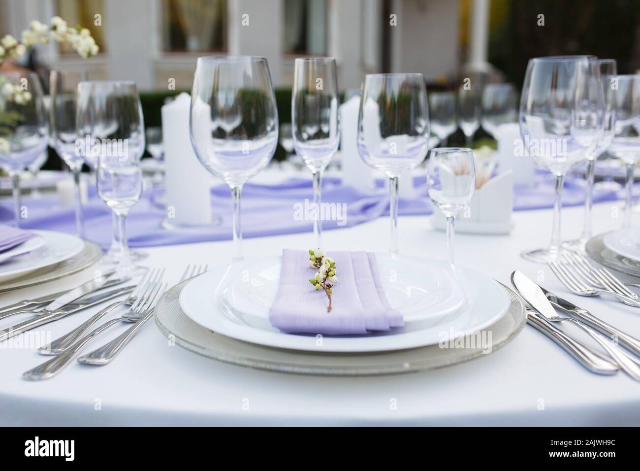 Réglage de la table à un mariage de luxe ou un autre événement Banque D'Images