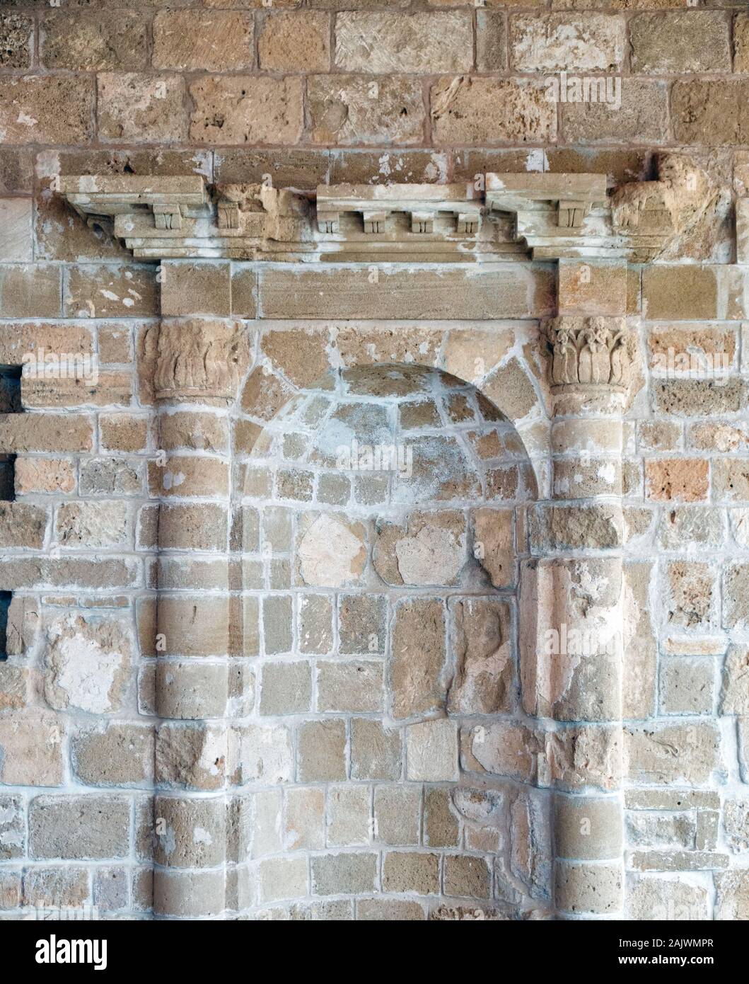 Villa reconstruit mur avec niche dans la maison d'Aion. Parc archéologique de Paphos. Chypre Banque D'Images