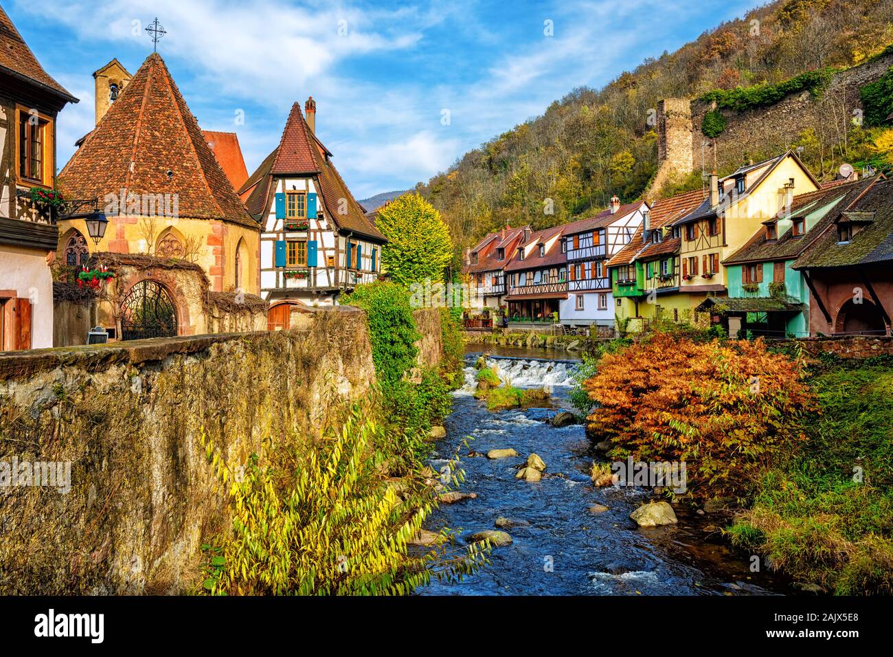maisons-color-es-traditionnelles-kaysersberg-alsace-l-un-des-plus