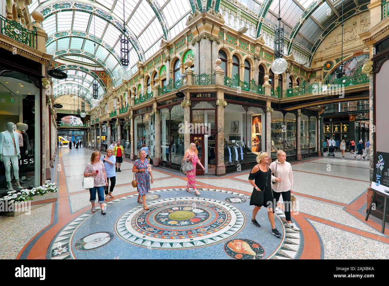 Leeds Victoria Quarter / Comté de Arcade, Leeds, West Yorkshire, Angleterre, Royaume-Uni, Europe Banque D'Images