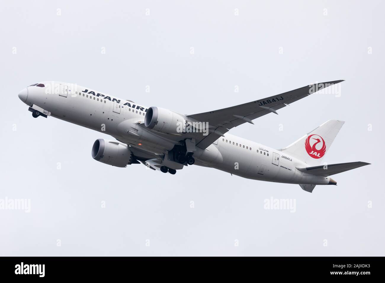 Japan Airlines Boeing 787 Dreamliner inscription JA841J, décoller le 29 décembre 2019 à l'aéroport d'Heathrow, Middlesex, Royaume-Uni Banque D'Images