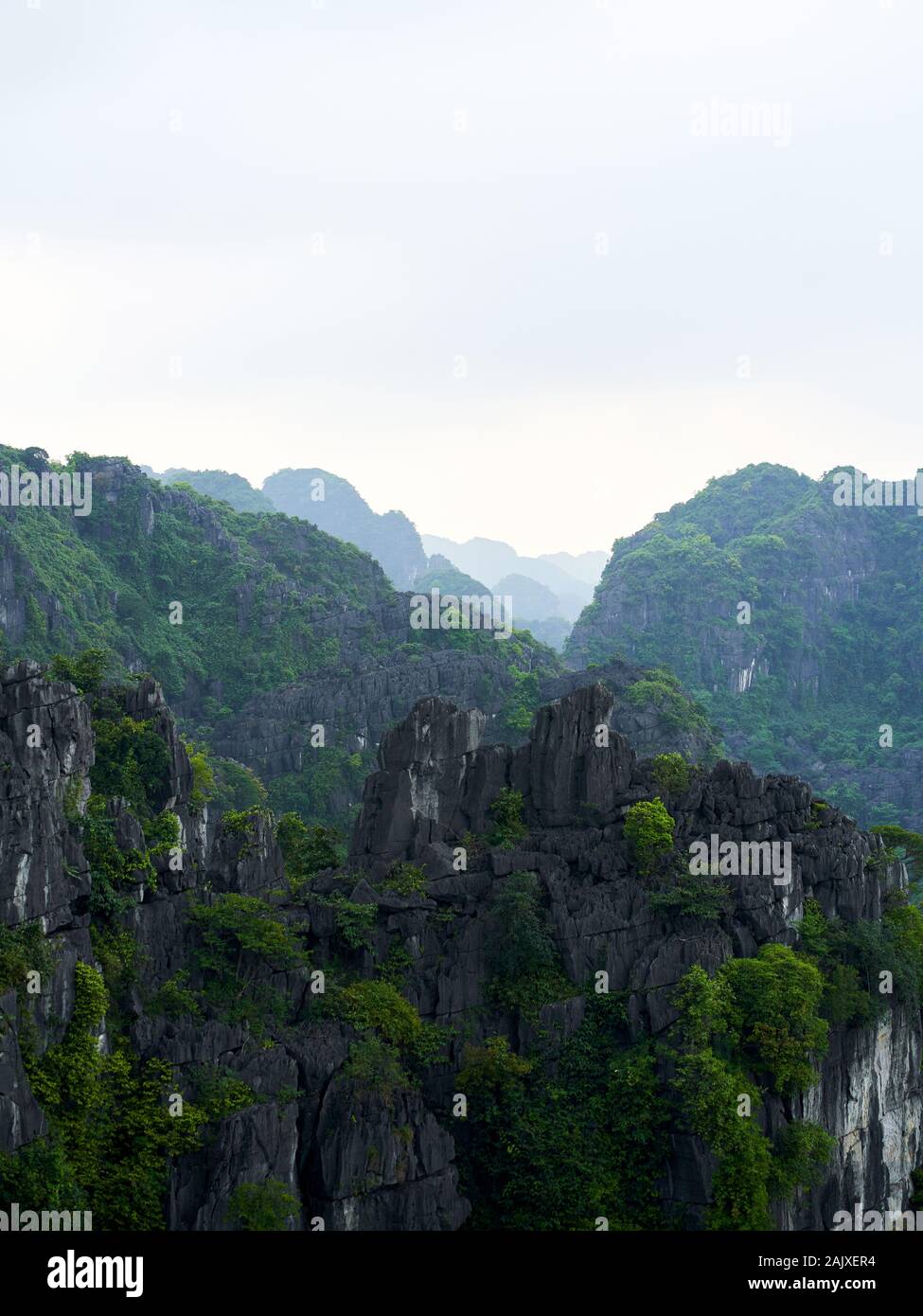Ninh Bing Campagne et collines rocheuses Banque D'Images