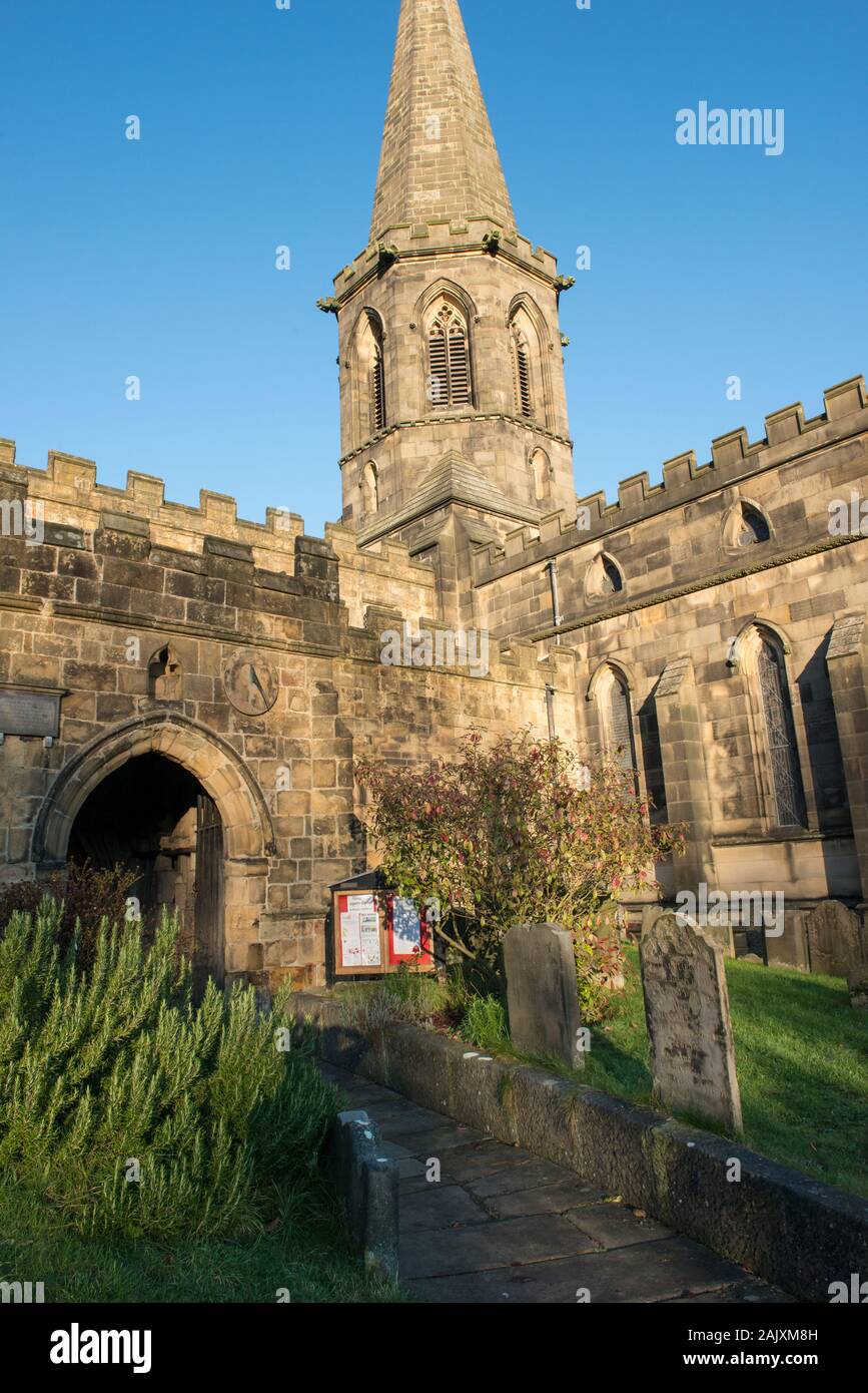 All Saints Church, l'église paroissiale de la ville de marché historique de Bakewell au cœur du Peak District. Banque D'Images