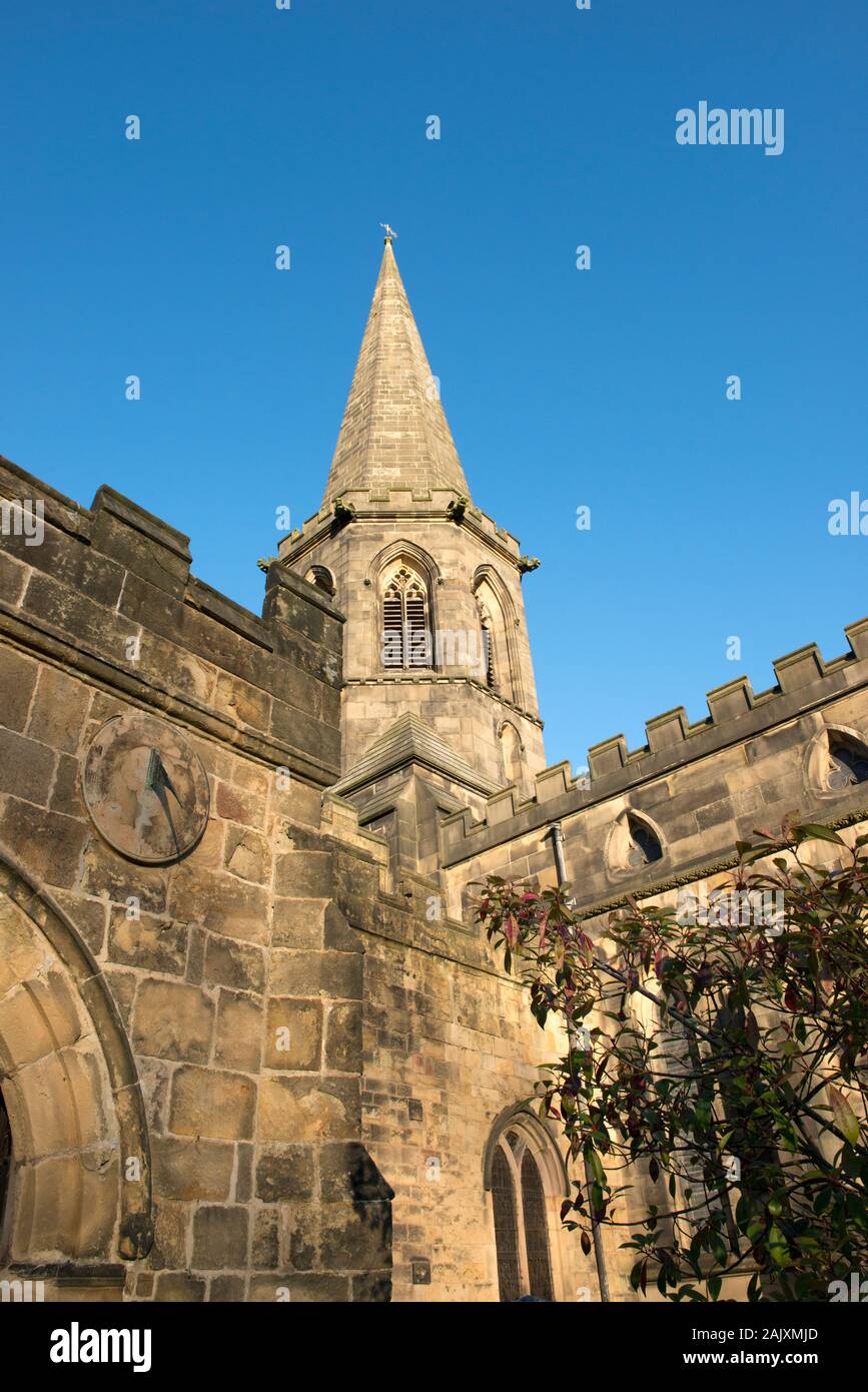 All Saints Church, l'église paroissiale de la ville de marché historique de Bakewell au cœur du Peak District. Banque D'Images