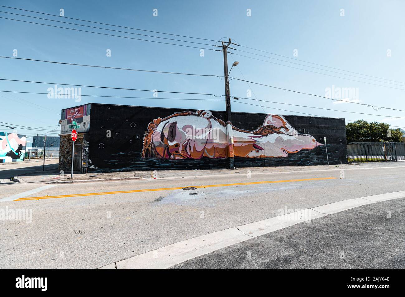 Exploration de la graffitis dans le quartier hipster Wynwood de Miami avec ses murs Wynwood (Miami, Floride, États-Unis) Banque D'Images