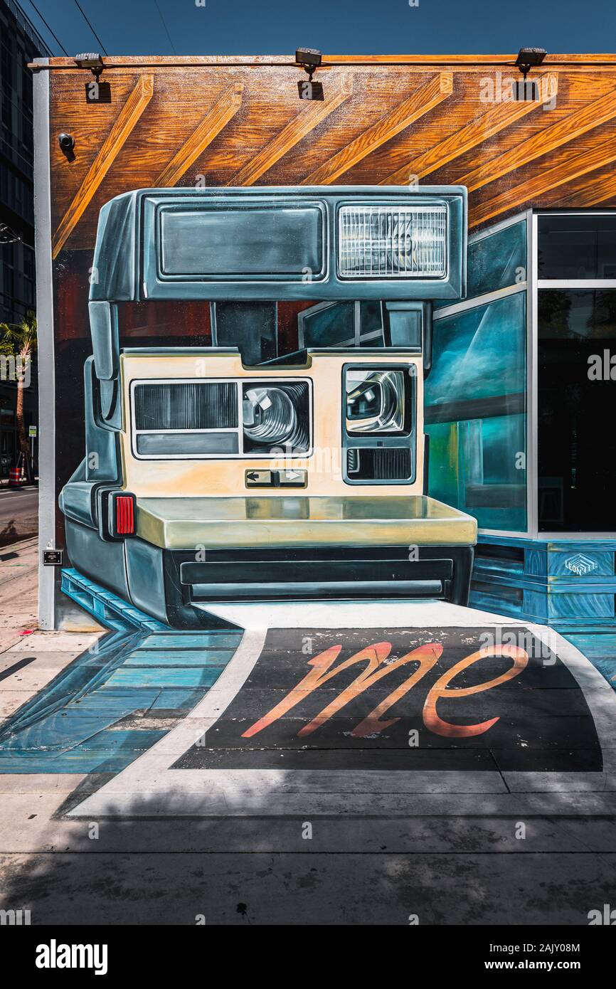 Exploration de la graffitis dans le quartier hipster Wynwood de Miami avec ses murs Wynwood (Miami, Floride, États-Unis) Banque D'Images