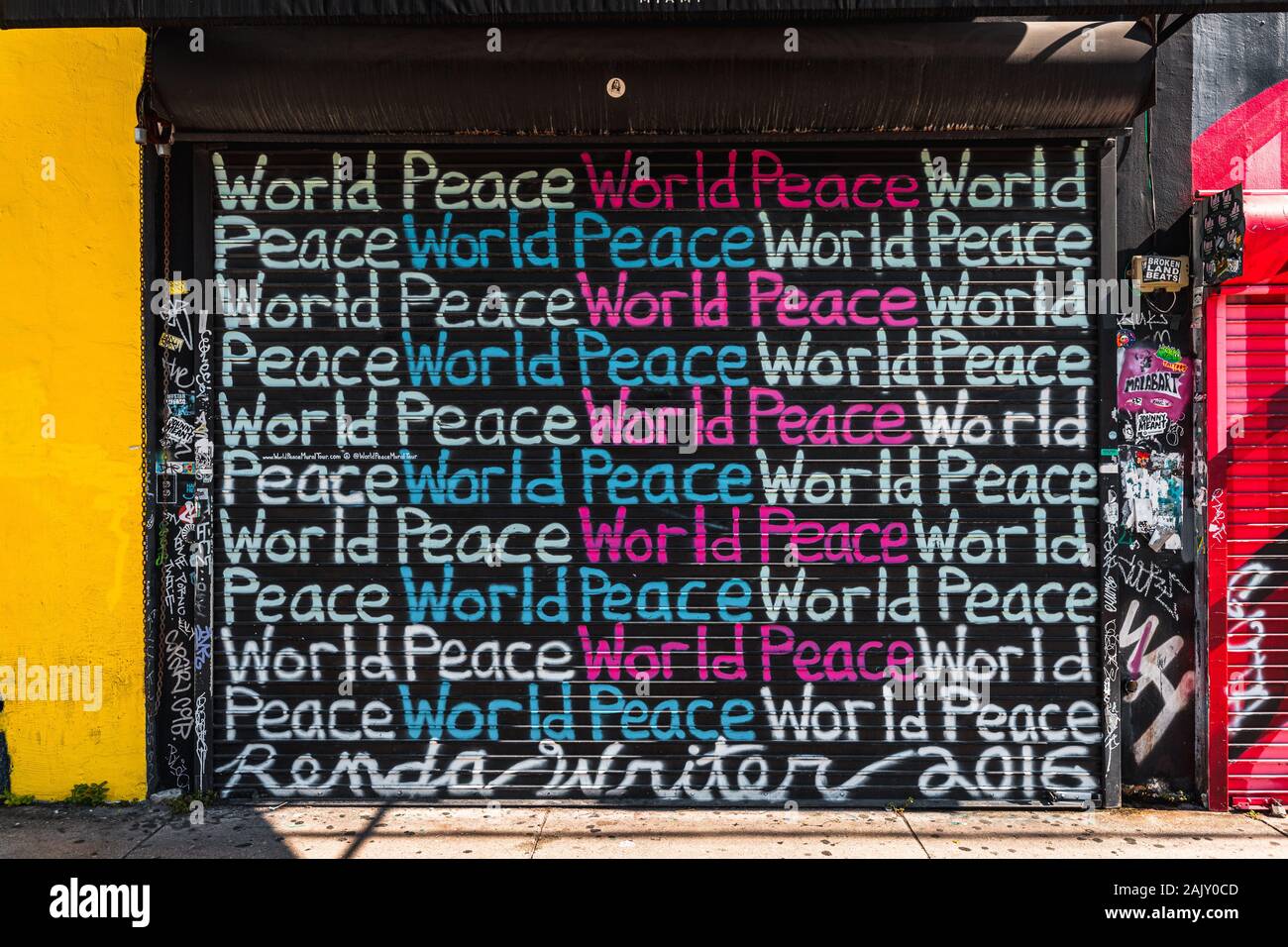 Exploration de la graffitis dans le quartier hipster Wynwood de Miami avec ses murs Wynwood (Miami, Floride, États-Unis) Banque D'Images