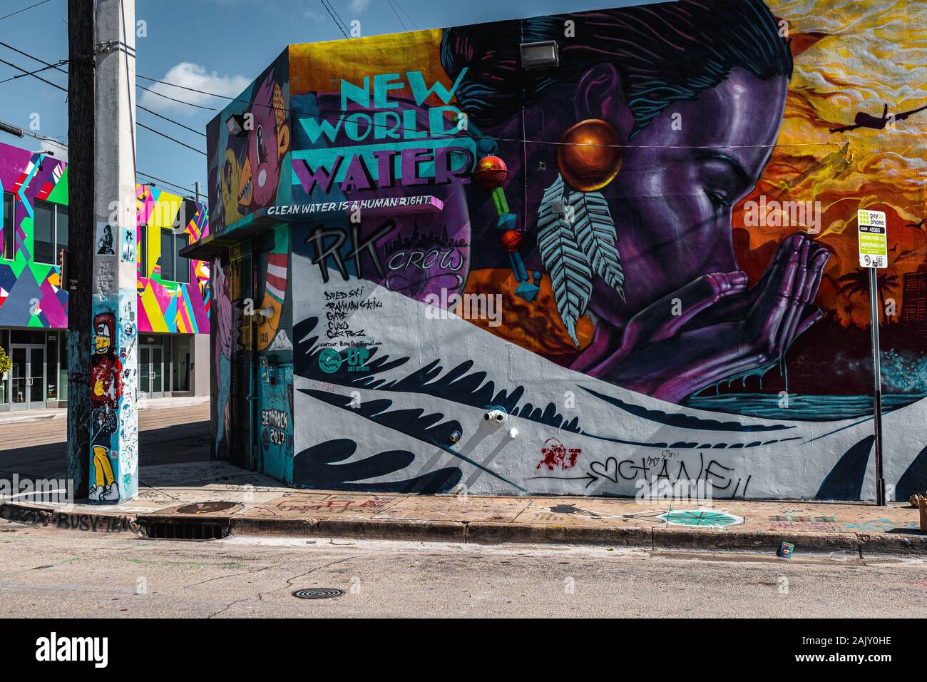 Exploration de la graffitis dans le quartier hipster Wynwood de Miami avec ses murs Wynwood (Miami, Floride, États-Unis) Banque D'Images