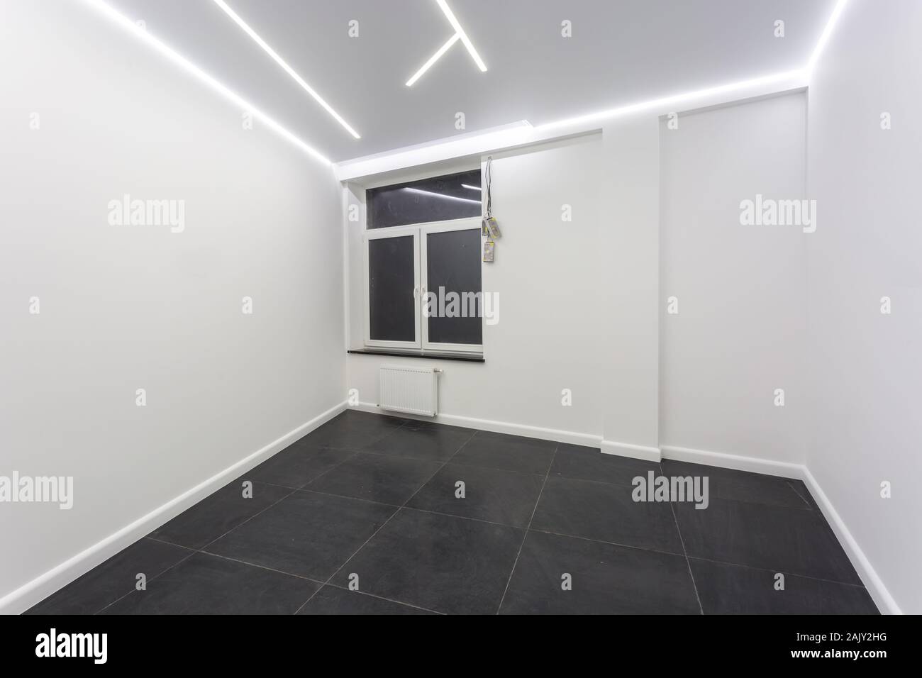 Loft meublé vide intérieur chambre style couleur blanc Banque D'Images