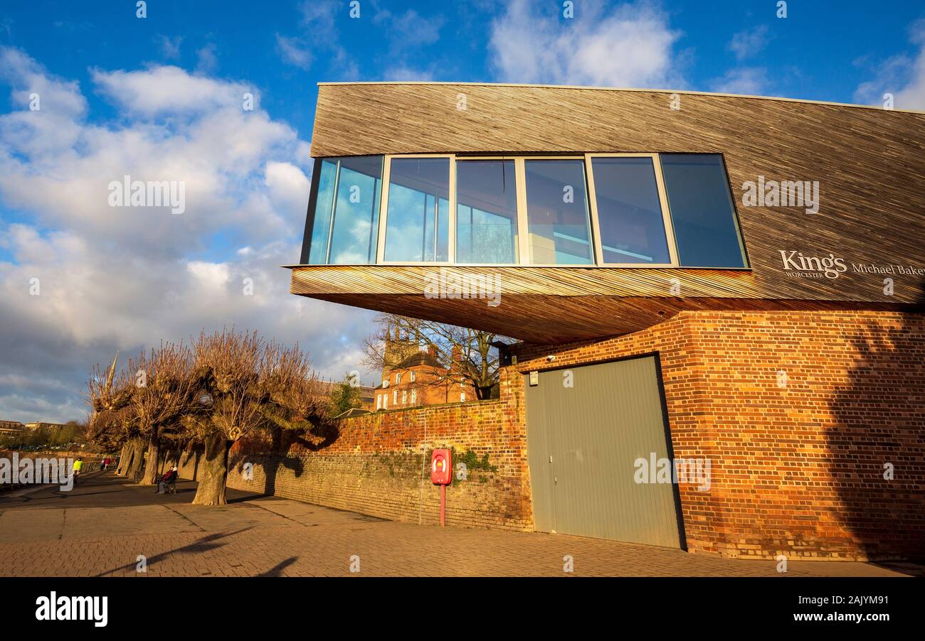 Le hangar à bateaux de King's School Worcester sur les rives du fleuve Severn, Angleterre Banque D'Images