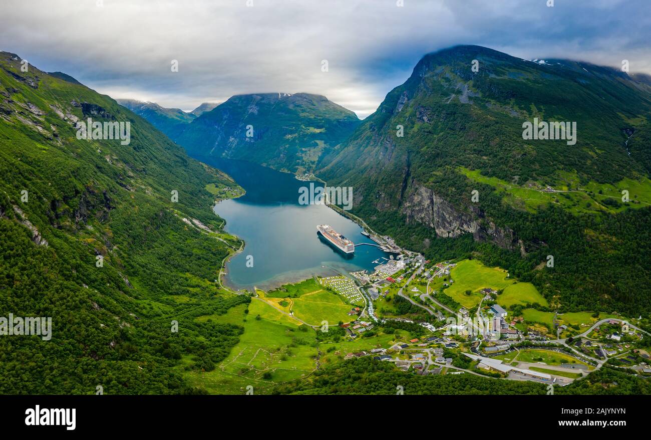 Fjord de Geiranger, belle nature de la Norvège. Le fjord est l'un des plus visités de la Norvège des sites touristiques. Fjord de Geiranger, Site du patrimoine mondial de l'UNESCO Banque D'Images