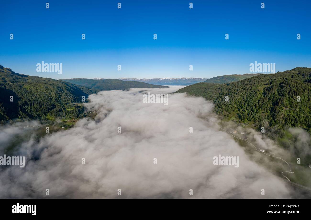 La belle nature de l'antenne en Norvège pour les nuages. Banque D'Images