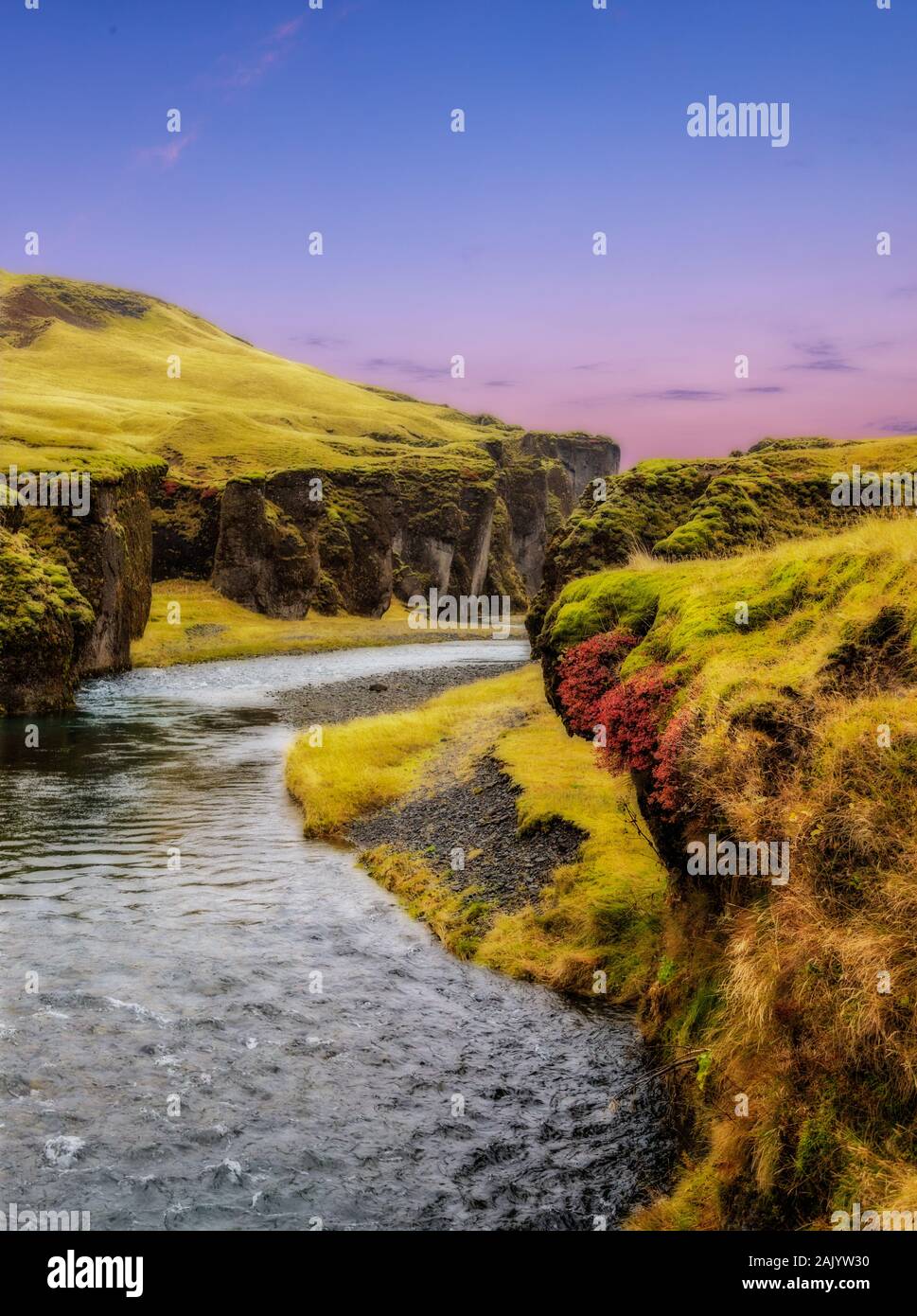 Grâce à l'Islande Fjadrargljufur aérienne épique Canyon épiques Environnement arctique Destination Voyage incroyable majesté de la Nature Banque D'Images