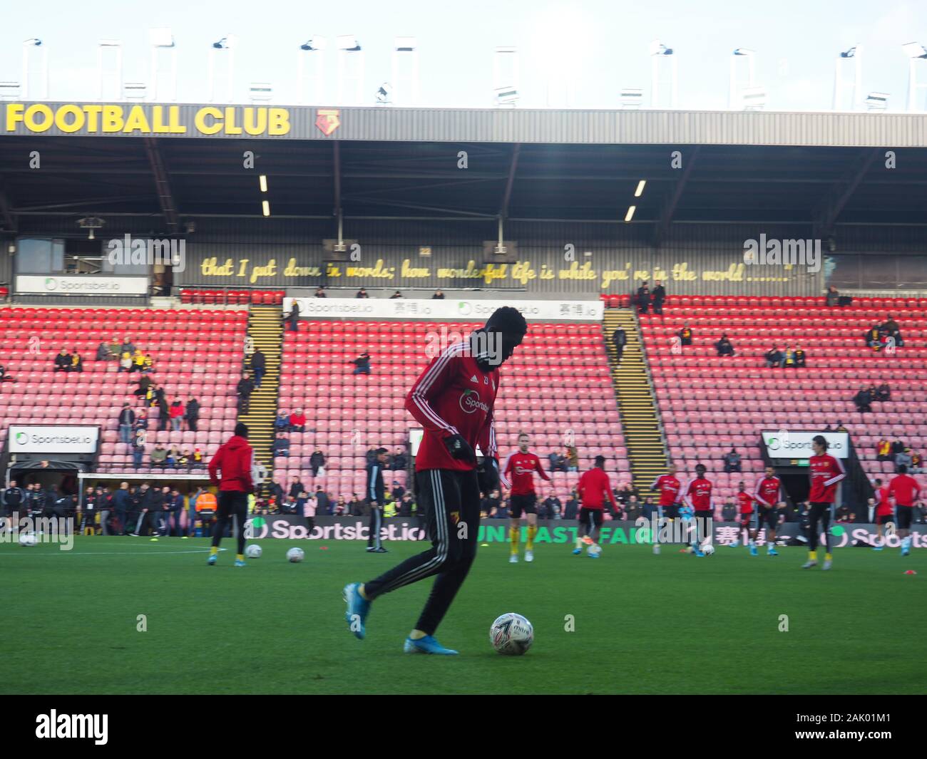 Watford joueurs s'échauffer avant de la FA Cup Match vs Tranmere Rovers Banque D'Images