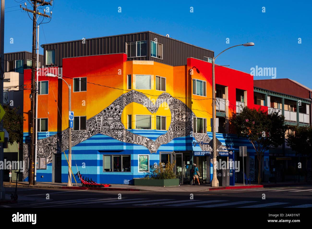 Au-delà de la fresque sur O2 Waterhouse, 2209 Main St, Santa Monica, Los Angeles, Californie, USA Banque D'Images
