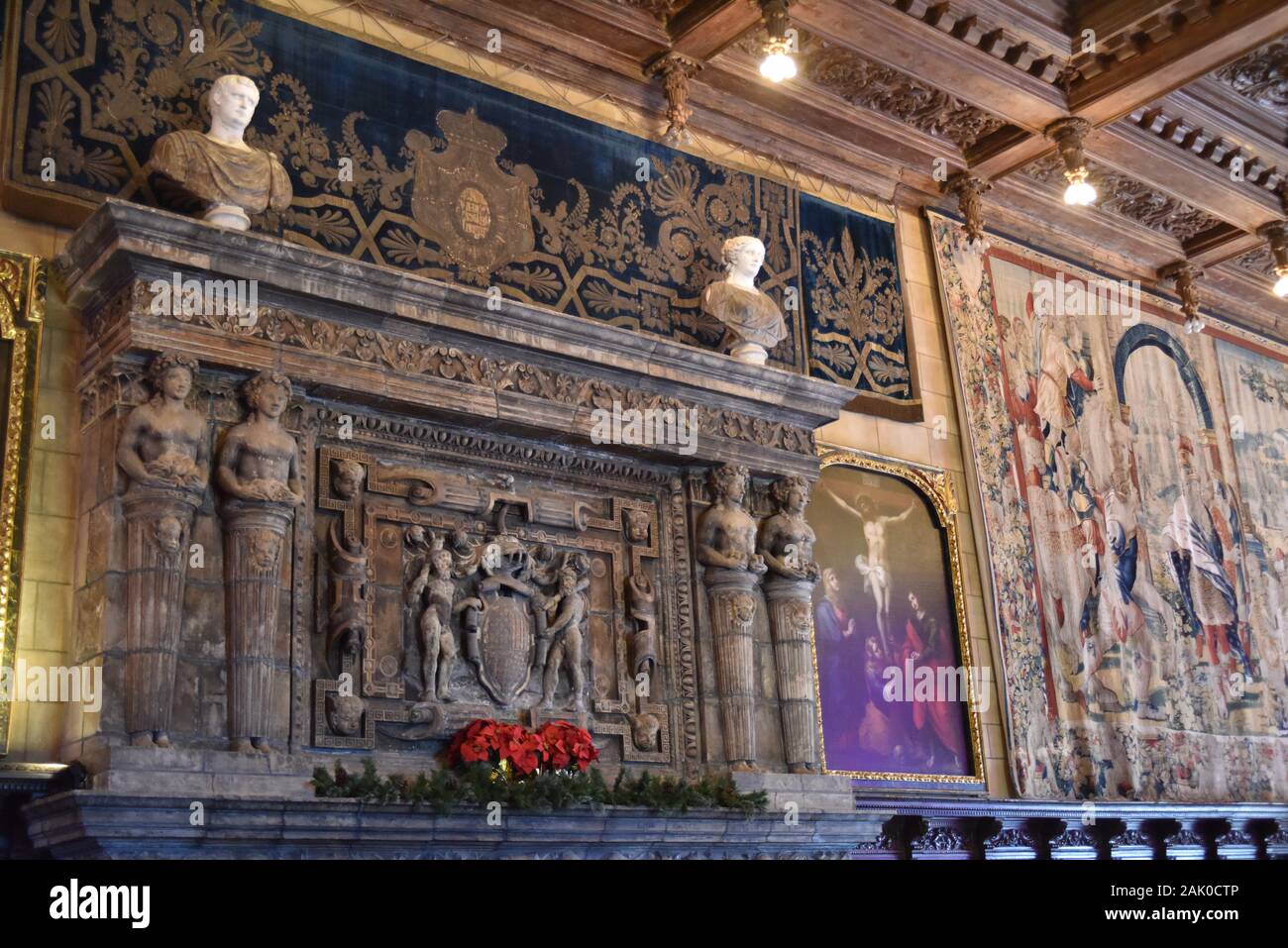 San Simeon, CA, États-Unis d'Amérique le 6 décembre 2017. William R. Hearst Castle. San Simeon California State Monument Historique. Assemblée générale salle remplie avec l'art Banque D'Images