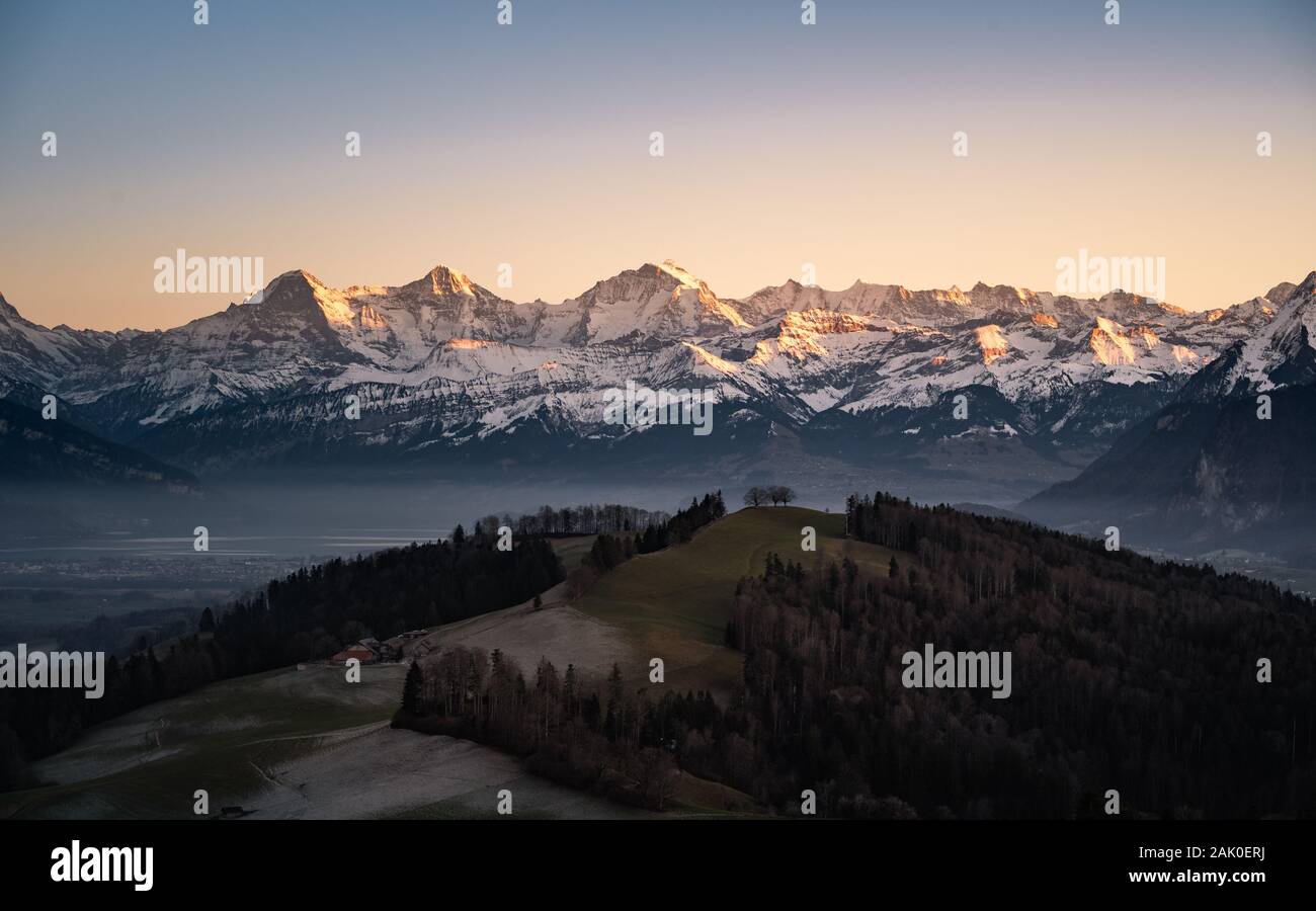 D'impressionnantes montagnes des Alpes suisses - Eiger, Mönch, Jungfrau Banque D'Images