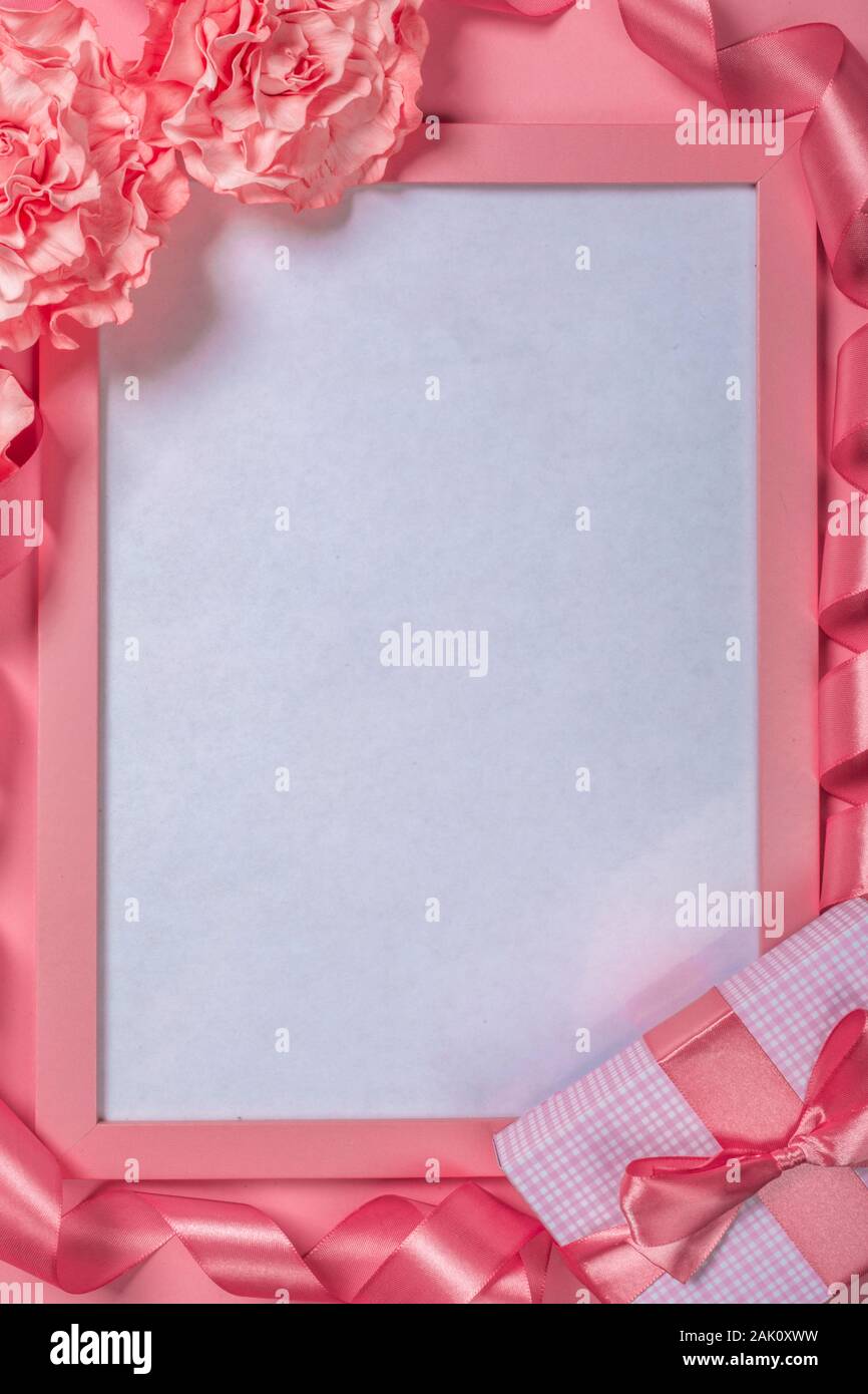 Happy valentines day greetings foto frame avec copie espace pour texte fleurs et git fort, télévision bordure de l'arrière-plan avec copie espace pour le texte Banque D'Images