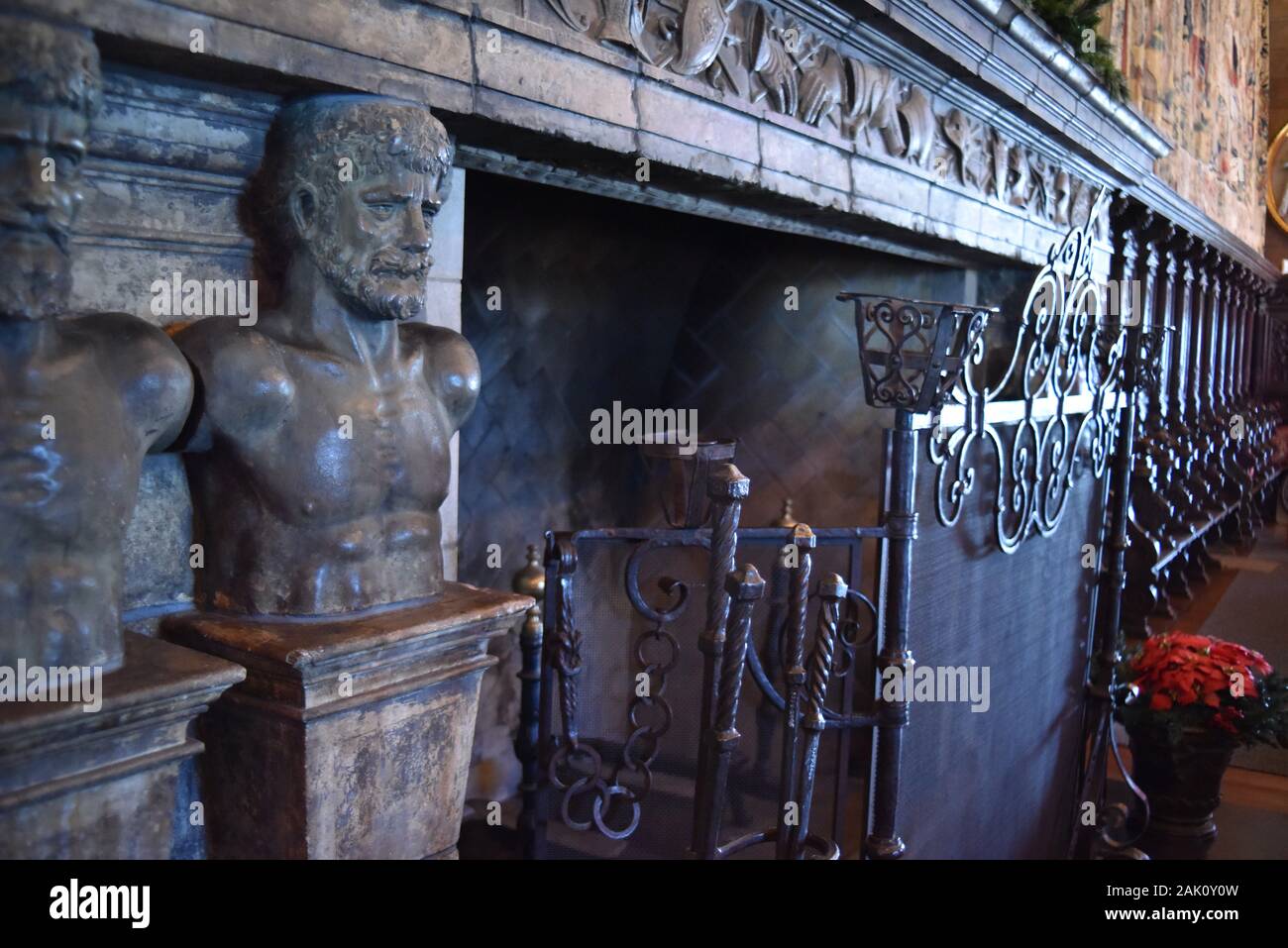 San Simeon, CA, États-Unis d'Amérique le 6 décembre 2017. William R. Hearst Castle. San Simeon California State Monument Historique. Assemblée générale salle remplie avec l'art Banque D'Images