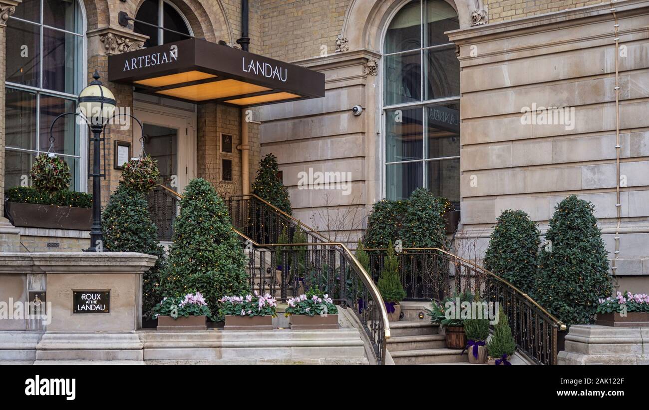 LONDRES, Royaume-Uni - 29 DÉCEMBRE 2018 : entrée au Roux au restaurant Landau de l'hôtel Langham place à Marylebone Banque D'Images