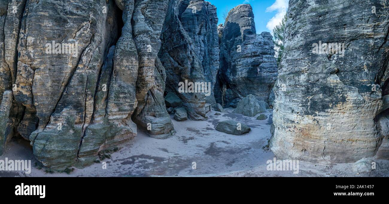 Rochers Dans Les Montagnes De Sandstone Les Rochers De Tisa, Les Murs De Tisa (Tiske Steny, Tyssaer Wände), République Tchèque Banque D'Images