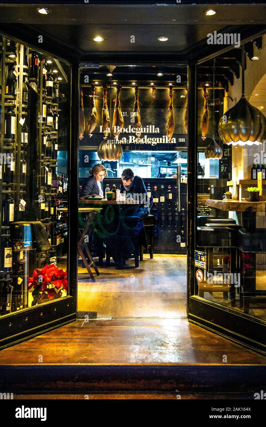 Couple à La Bodeguilla manger restaurant à Palma, Majorque, Espagne Banque D'Images