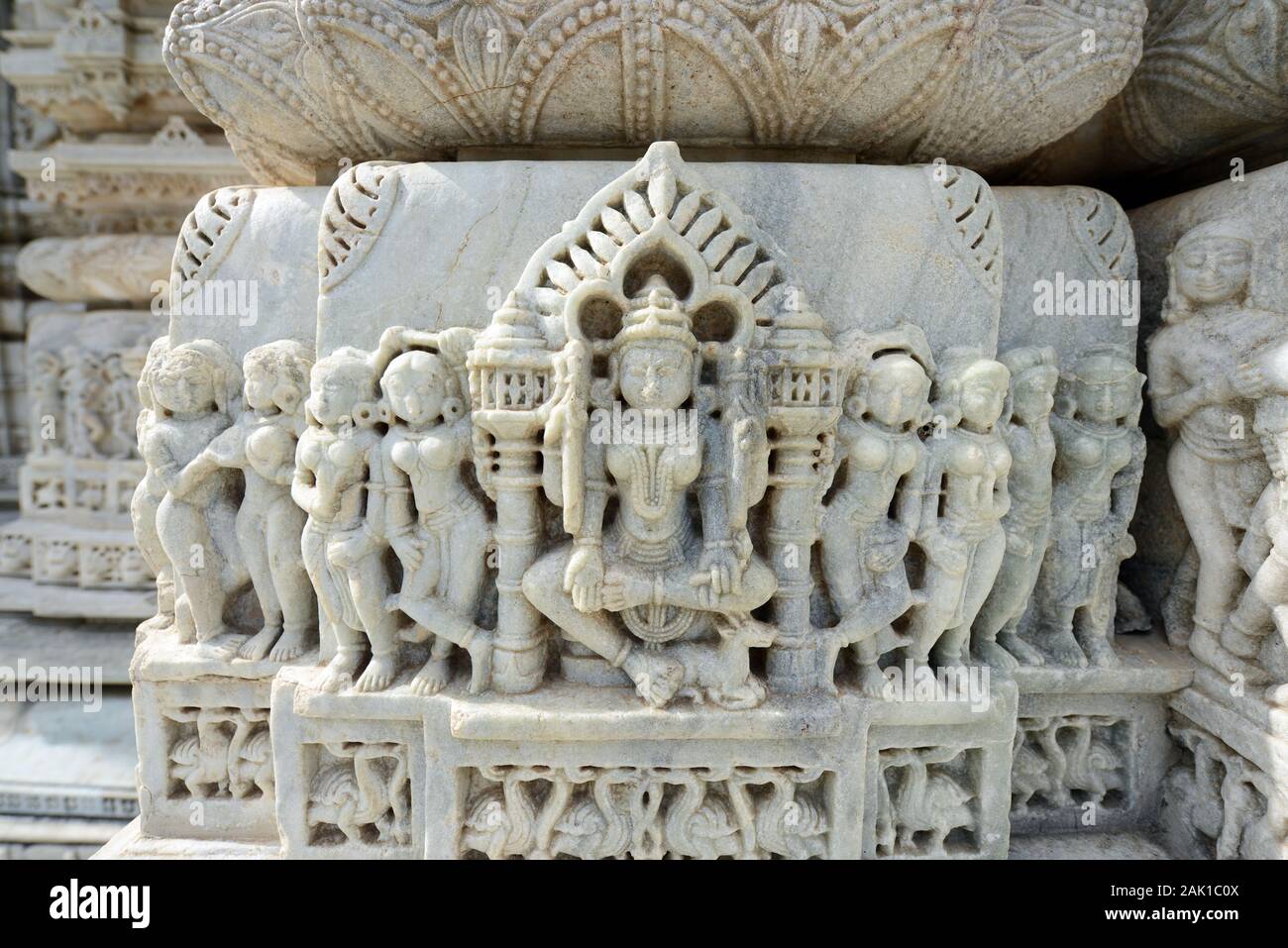 Le temple du soleil de Jain à Ranakpur, Rajasthan, Inde. Banque D'Images