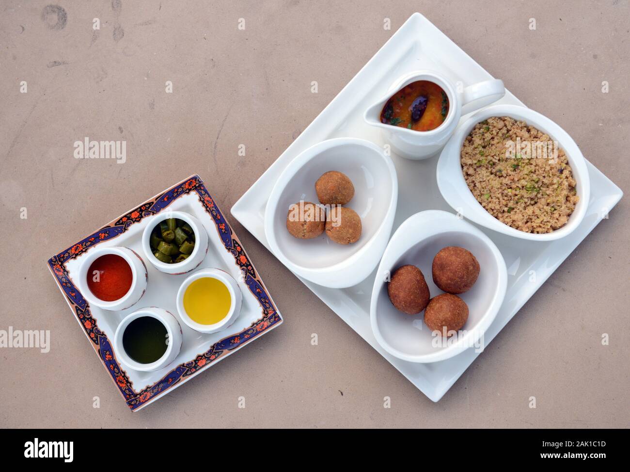 Dal Baati Churma est le plat le plus populaire de la cuisine Rajasthani. Ce repas est une partie estimée de chaque ménage Rajasthani. Banque D'Images