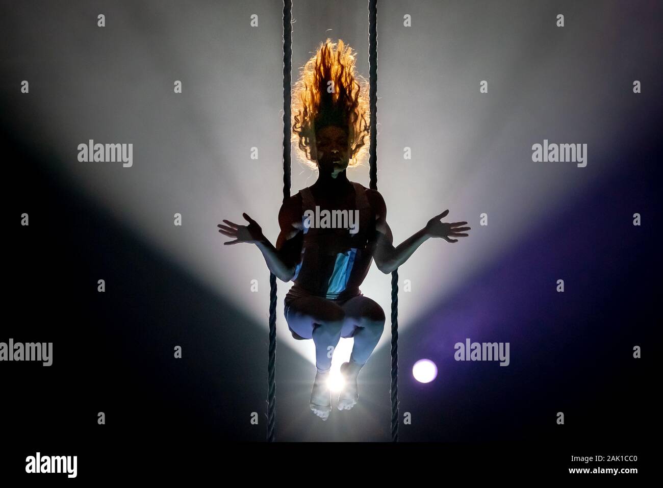 NoFit State Circus effectue leur nouveau spectacle "Lexique" au Roundhouse lieu dans le nord de Londres, Royaume-Uni. Banque D'Images