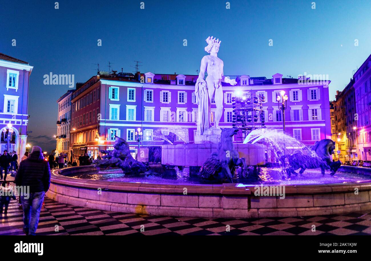 Statue d'Apollon en Place Massena Square de nuit Nice France Banque D'Images