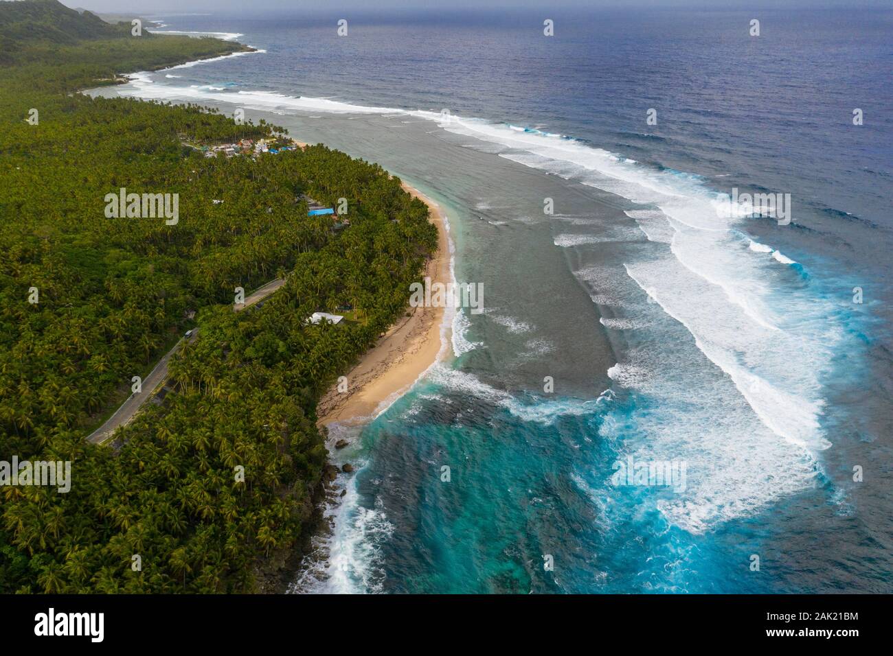 Vue aérienne prise avec un bourdon de Pacifico Beach & littoral environnant,,Philippines Siargao Banque D'Images