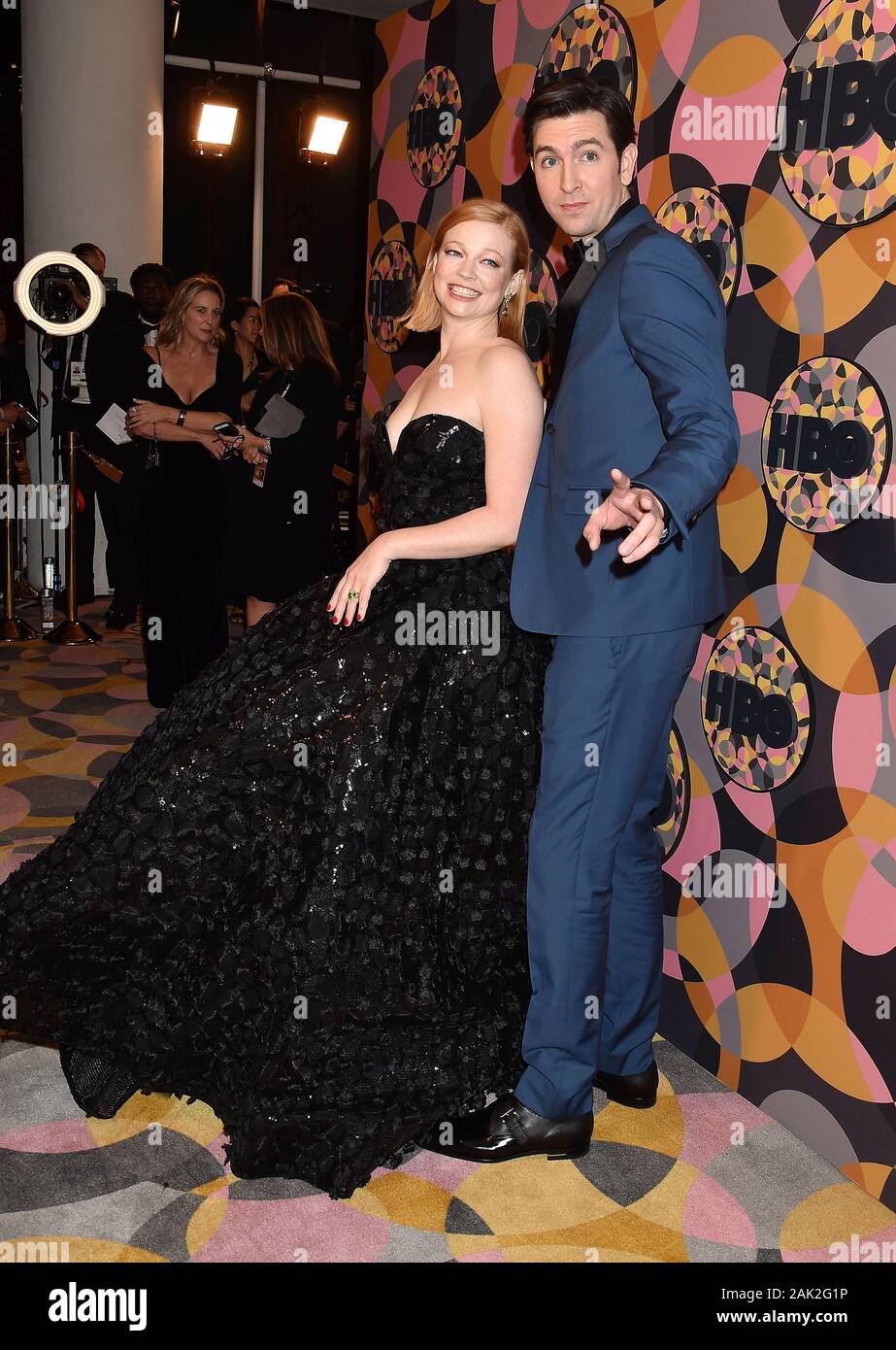 Los Angeles, CA - 05 janvier : Sarah Snook (L) et Nicholas Braun assister à HBO's deux Golden Globes After Party à Circa 55 Janvier 05, le restaurant le 2020 à Los Angeles, Californie. Banque D'Images