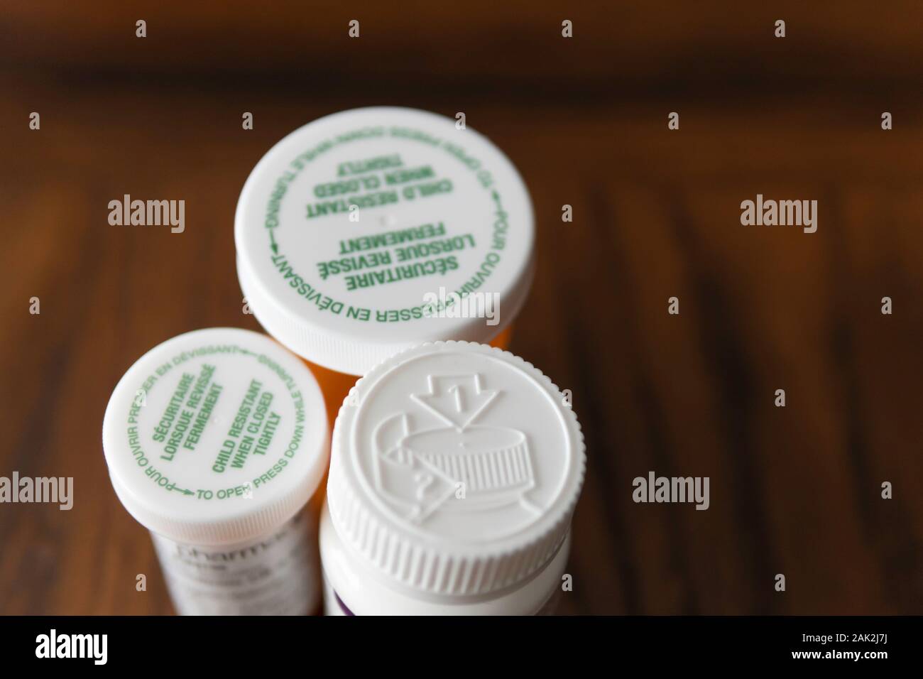 Couvercle de sécurité enfants sur les bouteilles de médicaments sur ordonnance Banque D'Images