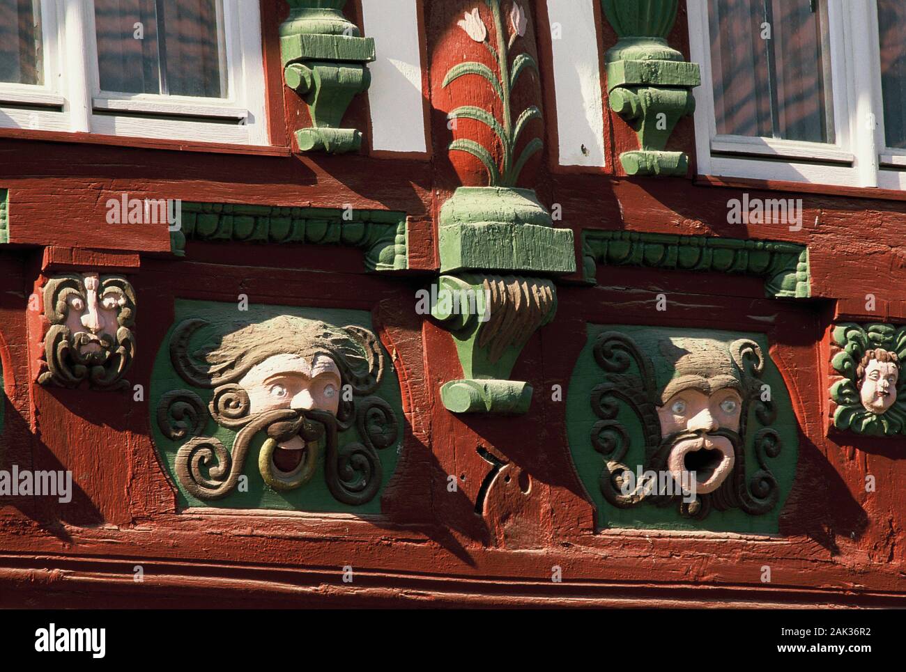 Chiffres à une maison à Königsberg en Bavière, Allemagne. En d'autres temps ils avaient pour fonction d'éloigner les démons. (Photo non datée) | conditions worldwi Banque D'Images
