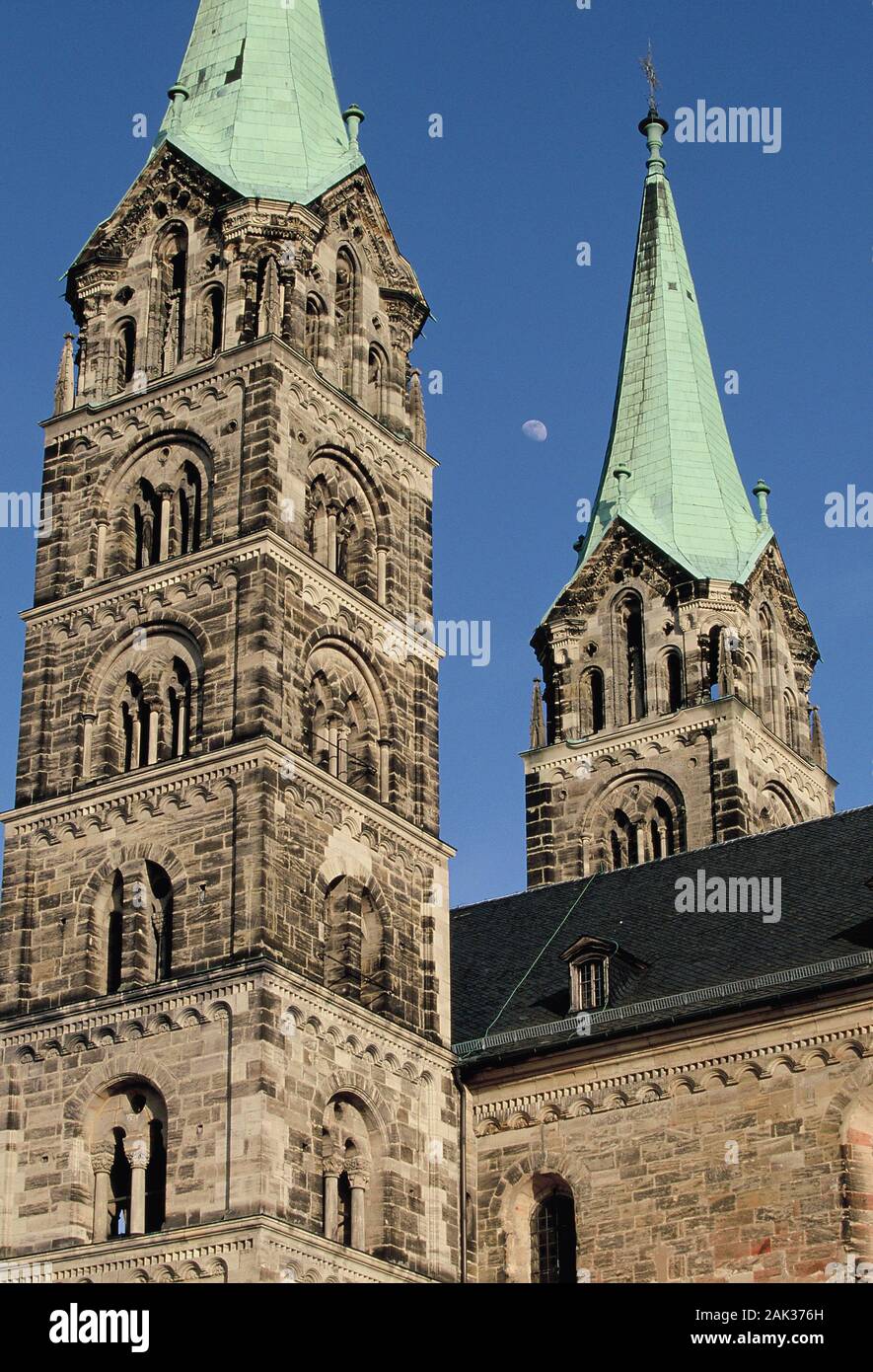 Vue sur les tours de la Cathédrale de Bamberg Saint Pierre et Saint Georg dans la vieille ville de Bamberg, en Bavière, Allemagne. Depuis 1993, la vieille ville de Bamberg Banque D'Images