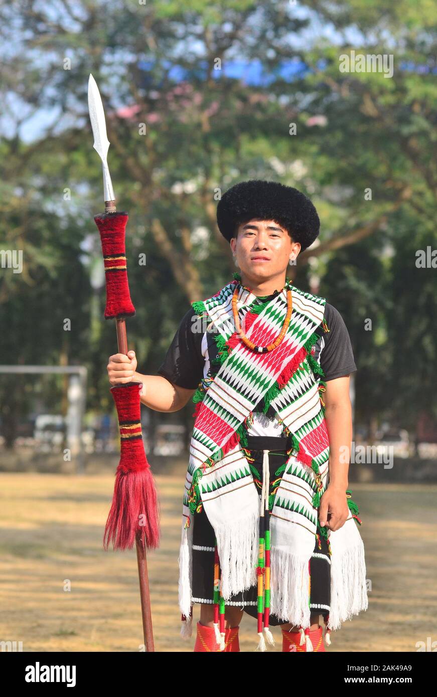 Jodhpur, Inde, Jan 7, 2020 : Un tribeman Mao poser pour photographier au cours de la nouvelle année Chiithuni (Festival) à Jodhpur, Inde du nord-est de l'état de Nagaland. Chiithuni festival célébré par l'aam signifie la vie humaine créée par Dieu des dieux le premier jour du mois du calendrier lunaire de l'année. Credit : Caisii Mao/Alamy Live News Banque D'Images