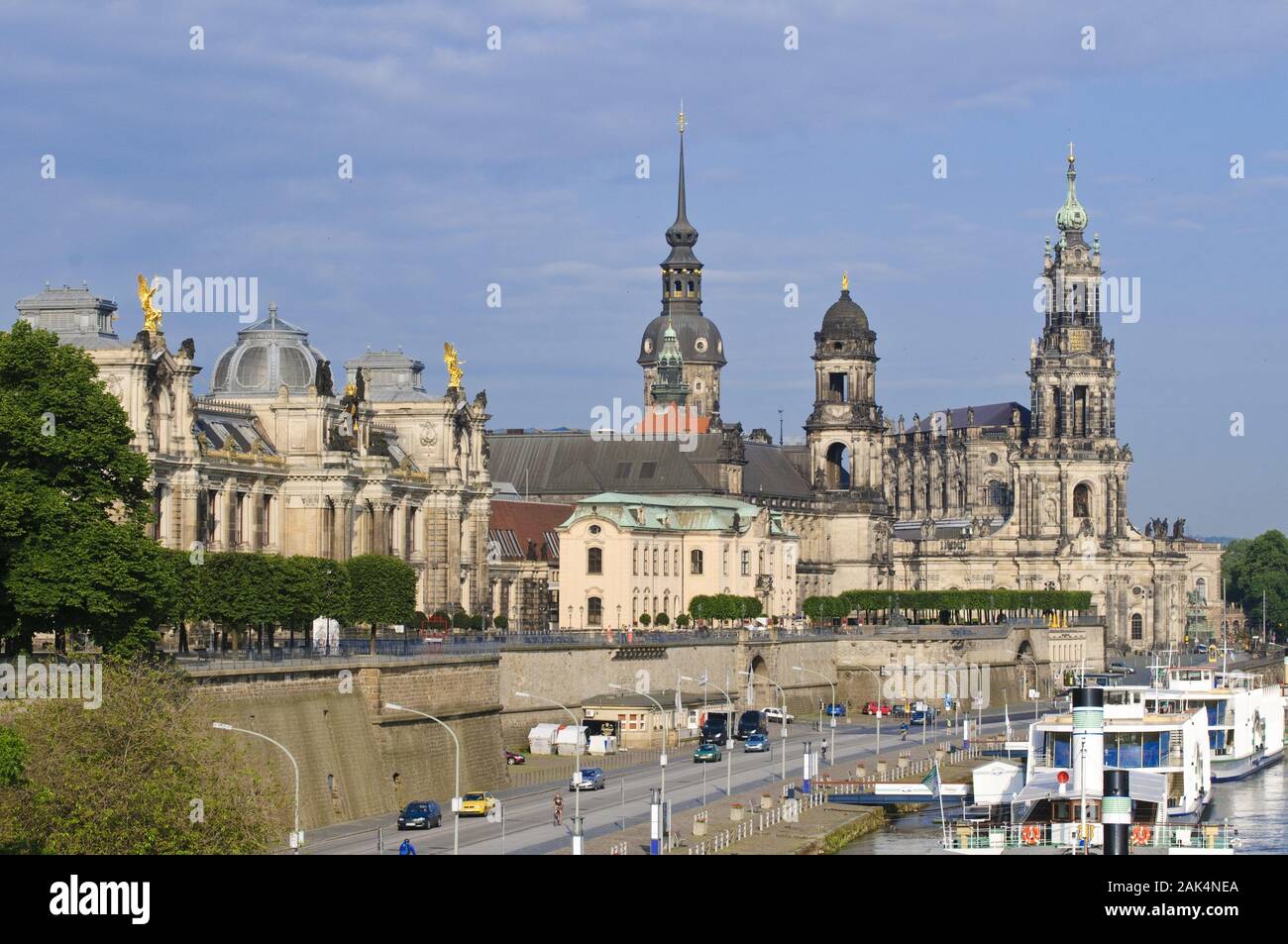 Blick auf die Altstadt mit Kunstakademie, Sekundogenitur Ständehaus, Trinitadis und St., Dresde | utilisée dans le monde entier Banque D'Images