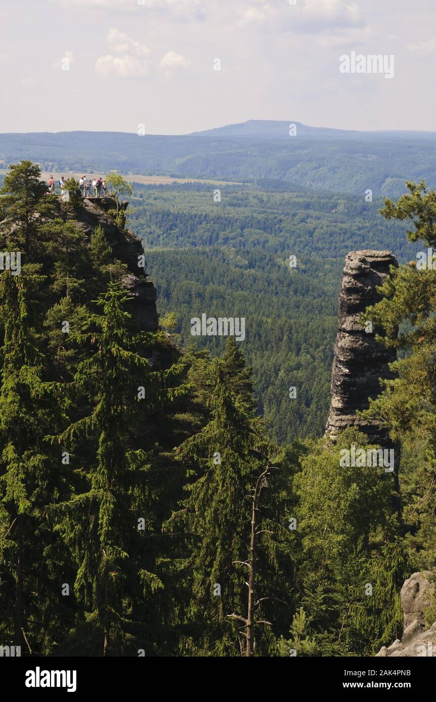 Tchéquie : im Prebischtor Elbsandsteingebirge, ein Naturdenkmal durch eine natürliche erreichbar Sandstein-Felsbrücke, Dresde | utilisée dans le monde entier Banque D'Images