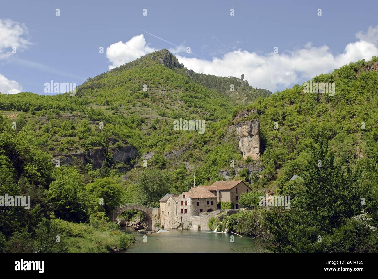 Le Moulin dans der Schlucht Gorges de la Dourbie, Südfrankreich | conditions dans le monde entier Banque D'Images