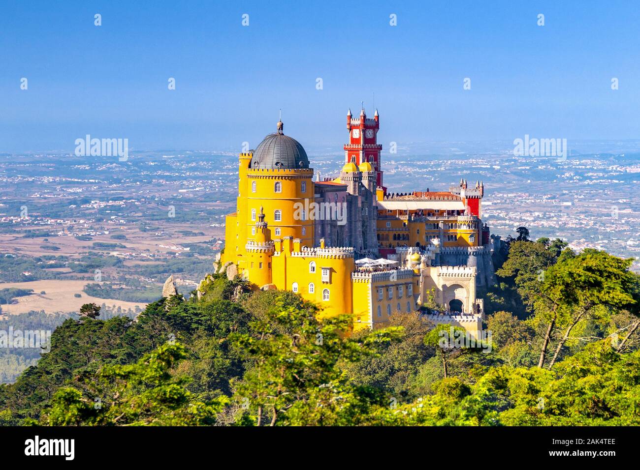 Vue panoramique sur le palais de Pena.Sintra, Portugal Banque D'Images
