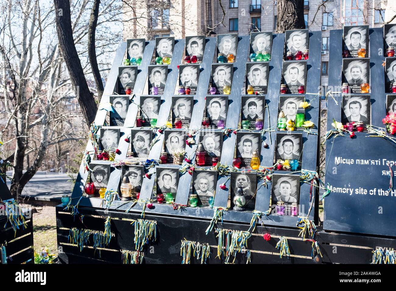 Sur Heroyiv Nebesnoyi Sotni Memorial Alley pour commémorer les victimes des manifestations à Maidan Nezalezhnosti Maidan (carré) dans le centre de Kiev, 2019. Fo Banque D'Images