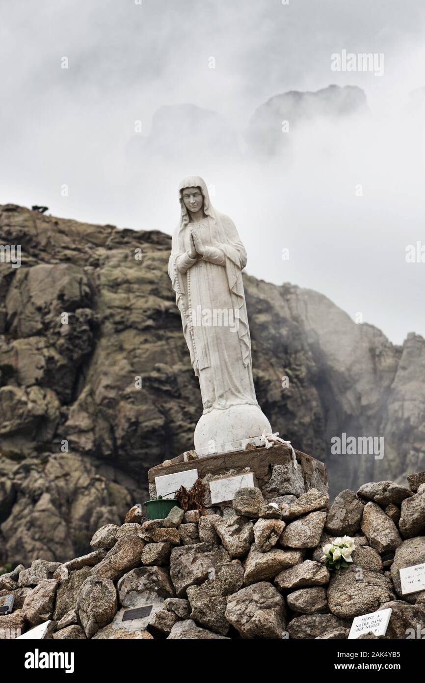 Auf dem Muttergottesfigur Col de Bavella (Bavella-Pass), le monde entier d'utilisation | Banque D'Images
