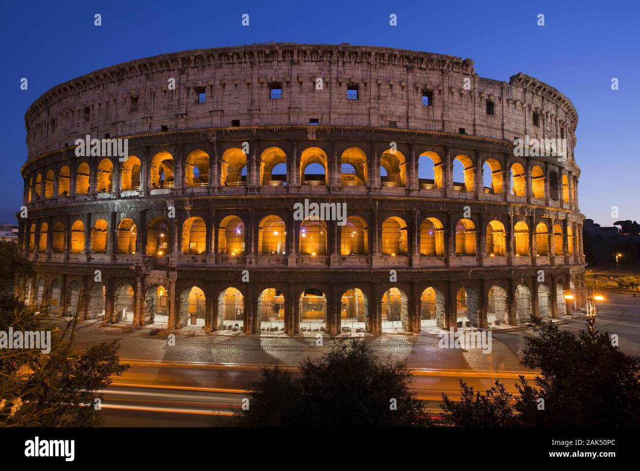 Kolosseum, am Abend, Rom | conditions dans le monde entier Banque D'Images