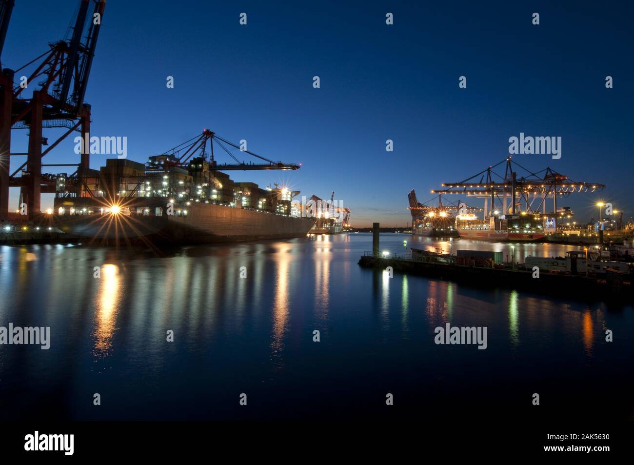 Waltershofer Hafen, am Abend, Hambourg | conditions dans le monde entier Banque D'Images