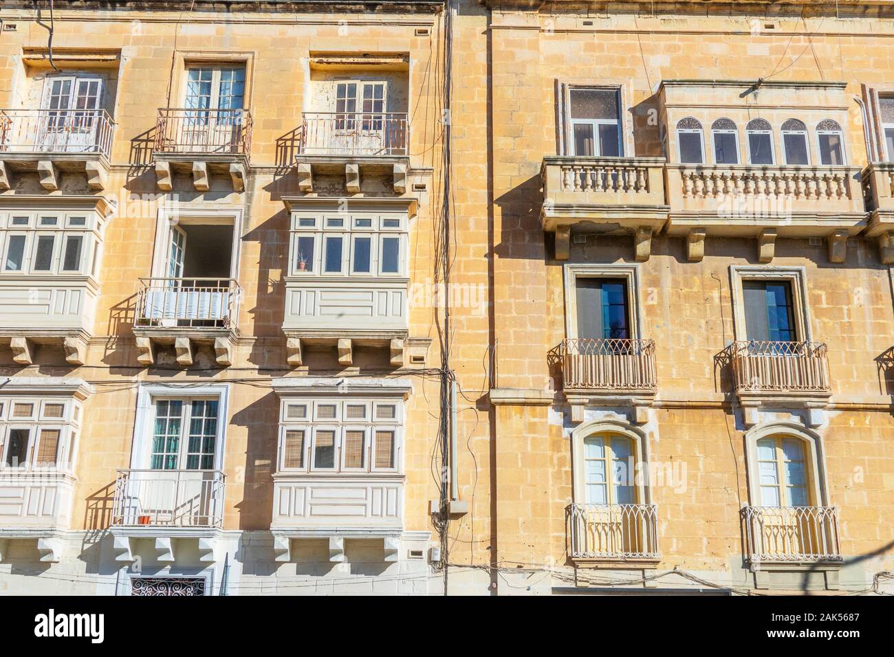 L'architecture, balcon, bâtiment, europe, voyage, maison, tourisme, maltais, façade, rue, d'un balcon, de la Méditerranée, Malte Monument, paysage urbain, histori Banque D'Images