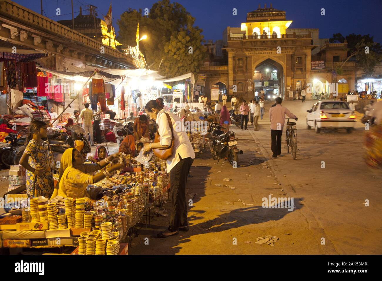 Bundesstaat Rajasthan : Jodpur, in den Basaren der Altstadt rund um den Markt am Abend, Sardar, Indien | conditions dans le monde entier Banque D'Images